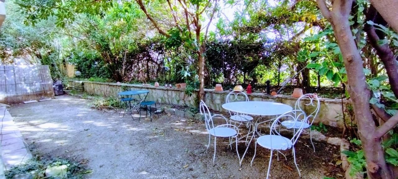 Chambre D'Hotes Dans Maison Jardin Netflix Disney Prime Video Avignon Exterior photo